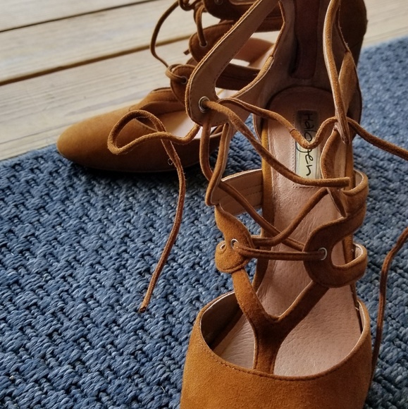 Tan Heels - Picture 6 of 6